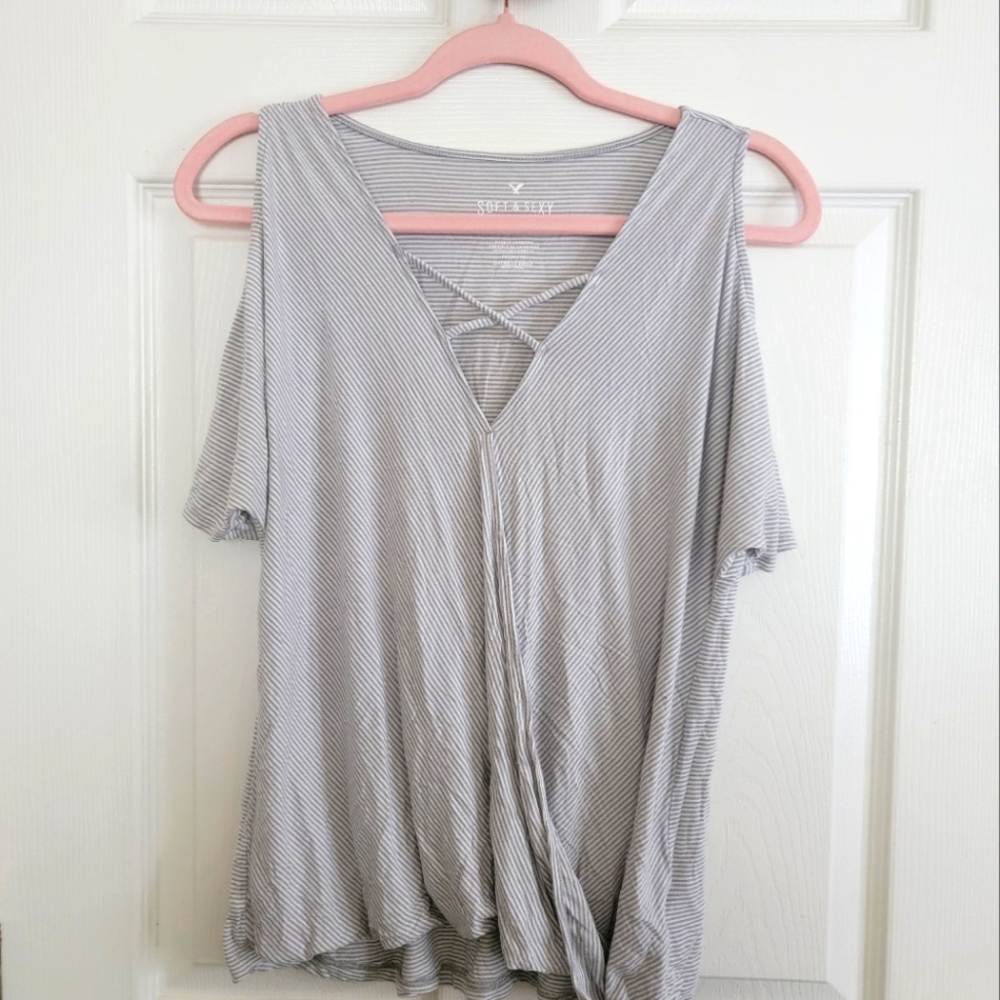 Nwot AE soft sexy cold shoulder